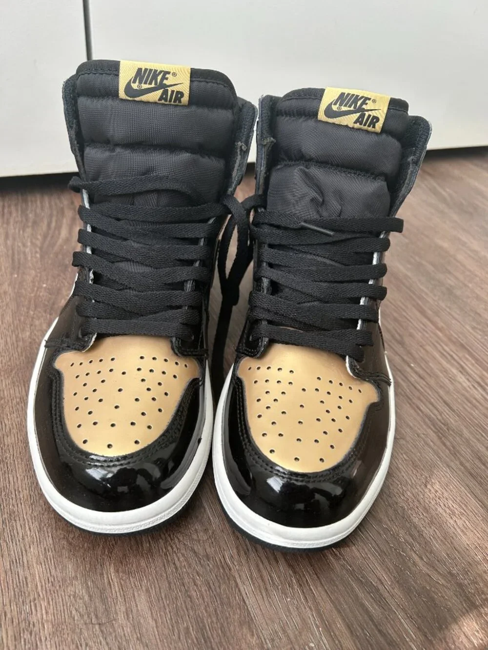 Air Jordan 1 High Gold Toe 2018 Men's Size 9